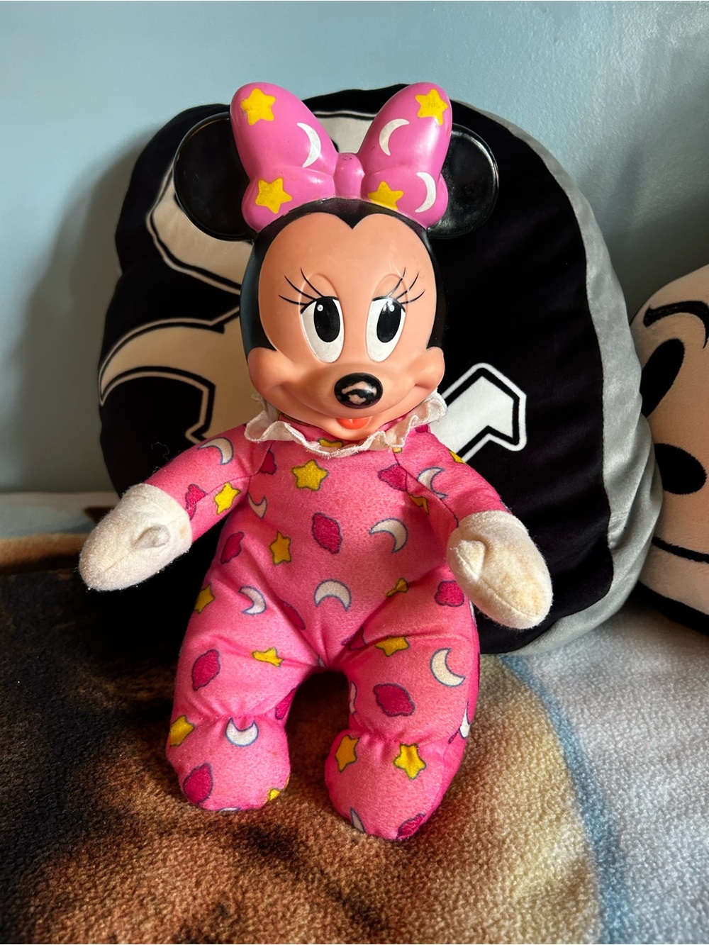 Vintage Hug Light Minnie Mouse